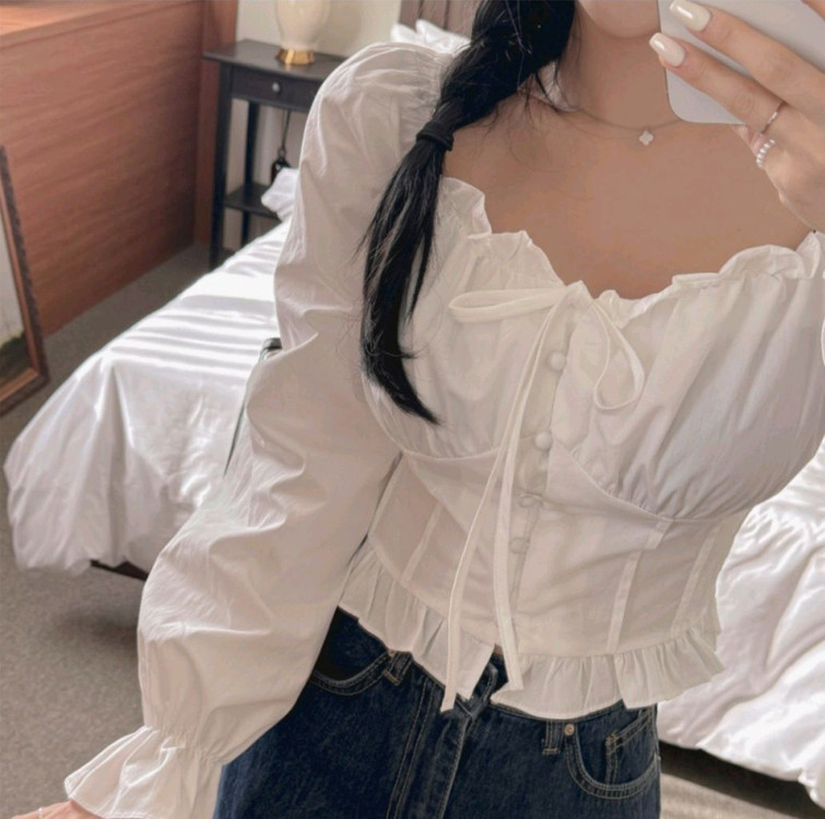화이트 셔링 블라우스 이미지