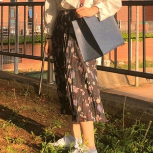 새옷 S 플라워 패턴 주름 스커트 써스데이아일랜드 이미지