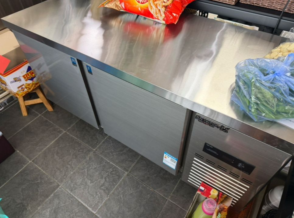 간냉식 냉장/냉동 테이블 냉장고 이미지
