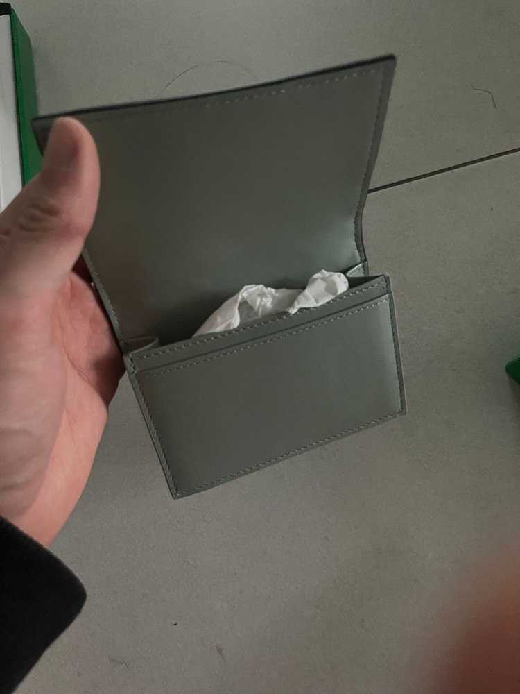 [새 상품] 보테가베네타 인트레치아토 명함카드지갑 팝니다. 이미지