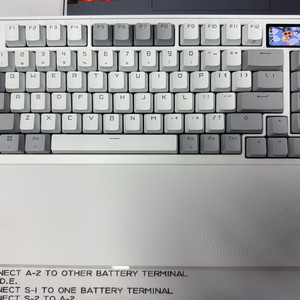 Asus rog Azoth Extreme white 화이트 색상 키보드 팝니다. 이미지