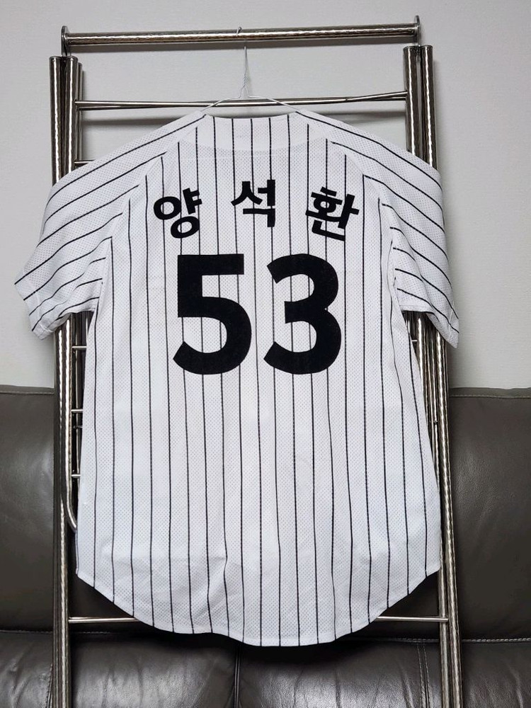 엘지트원스 홈유니폼 이미지