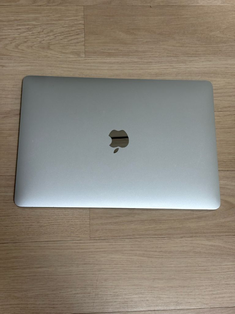 맥북 프로 M1 2020년형 13인치 8GB 256GB 이미지