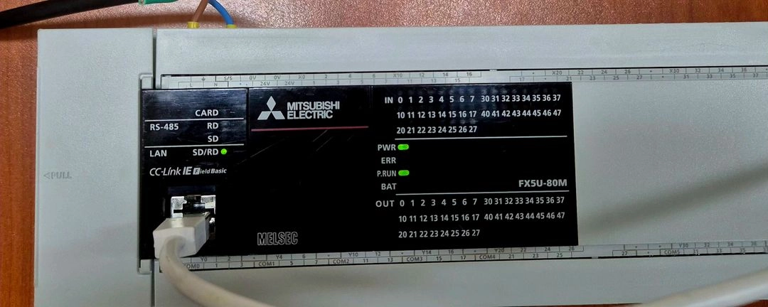 미쯔비시 fx5u-80mt PLC 정상동작 이미지