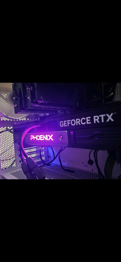 RTX 5070 Ti 그래픽카드 이미지
