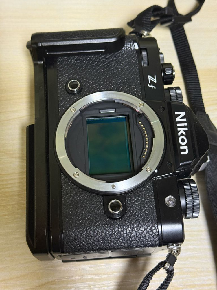니콘zf 바디 및 40mm f2+24-70 f4 이미지