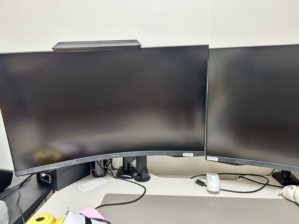 삼성 커브드 모니터 S32CG550EK 32인치 2대 (모니터암 포함) 이미지