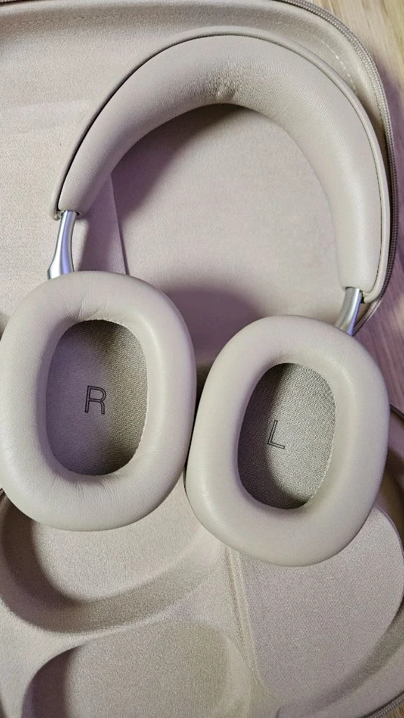 B&W Bowers & Wilkins PX8S2 헤드폰 + 케이스 이미지