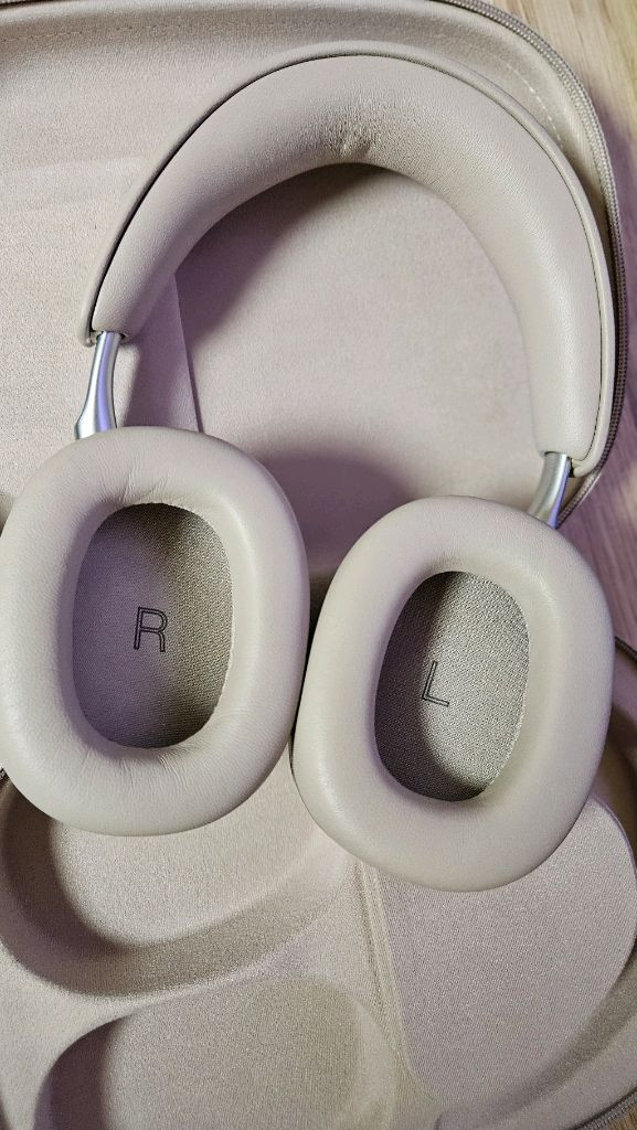 B&W Bowers & Wilkins PX8S2 헤드폰 + 케이스 이미지