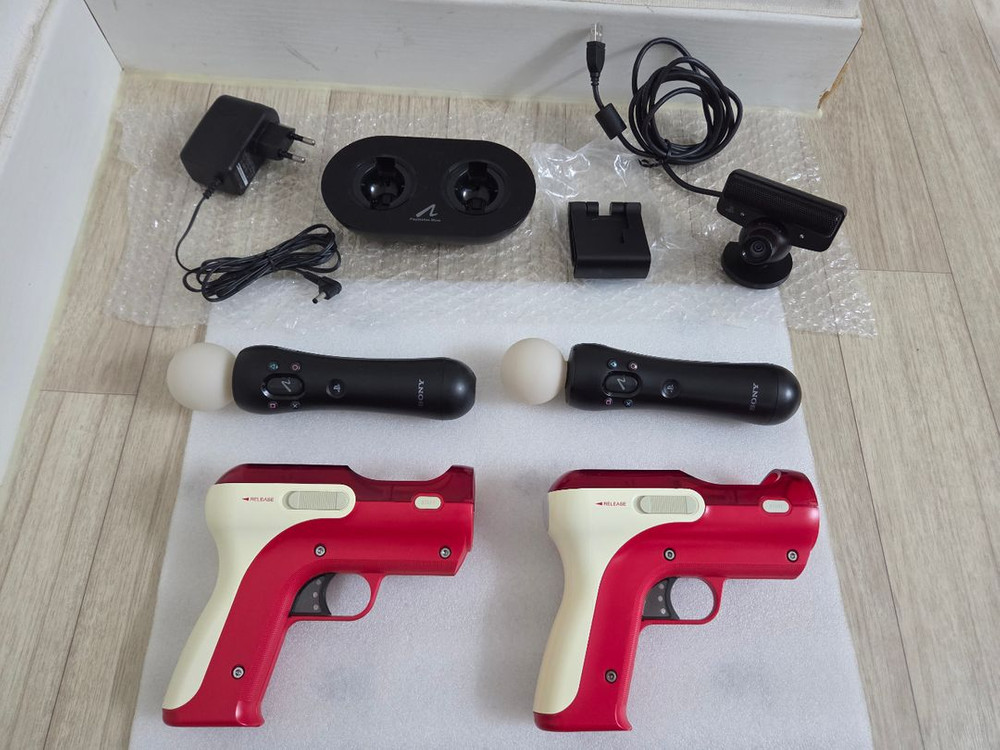 PS3 Sony 정품 슈팅어태치먼트 2인 세트(아이카메라/거치대, 무브봉 2개/정품충전기, 건 2개) 팝니다 이미지