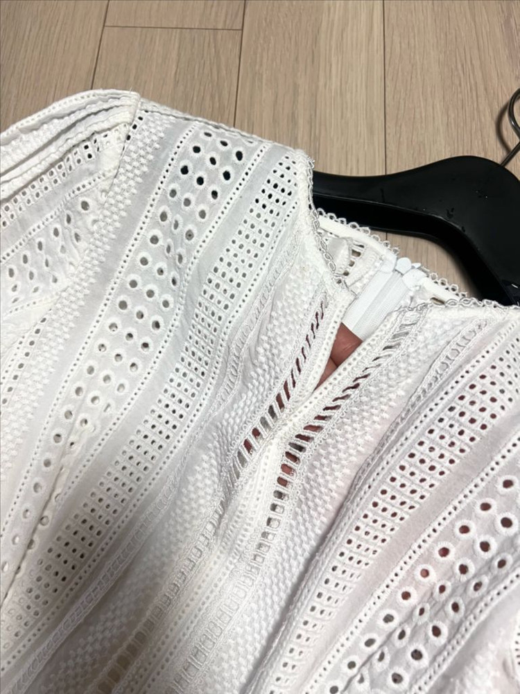 한섬 클럽모나코 CLUB MONACO 펀칭 자수 레이스 원피스 화이트 흰색 반팔 여름 셀프웨딩 브라이덜샤워 이미지