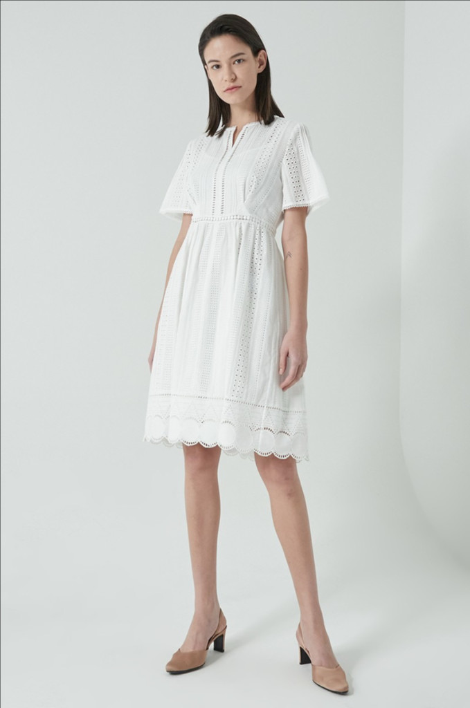 한섬 클럽모나코 CLUB MONACO 펀칭 자수 레이스 원피스 화이트 흰색 반팔 여름 셀프웨딩 브라이덜샤워 이미지