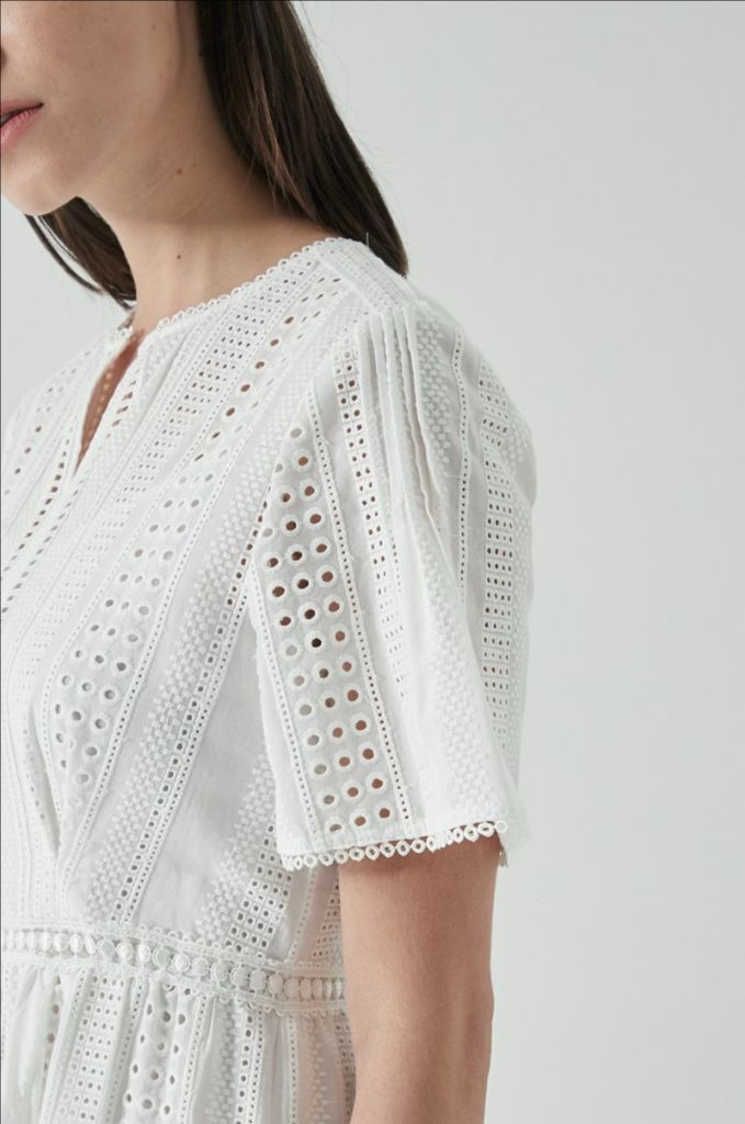 한섬 클럽모나코 CLUB MONACO 펀칭 자수 레이스 원피스 화이트 흰색 반팔 여름 셀프웨딩 브라이덜샤워 이미지