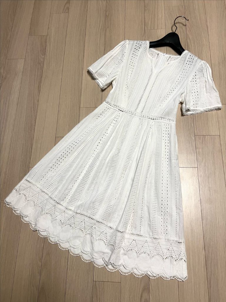 한섬 클럽모나코 CLUB MONACO 펀칭 자수 레이스 원피스 화이트 흰색 반팔 여름 셀프웨딩 브라이덜샤워 이미지
