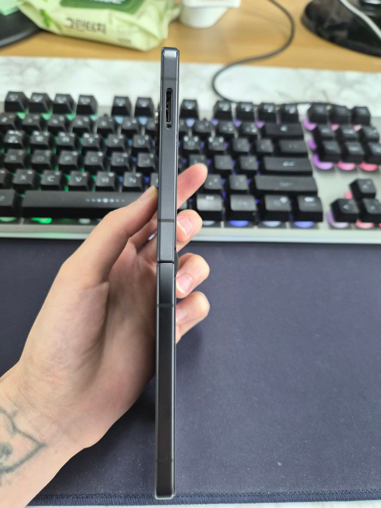 갤럭시 Z플립7 256GB 블랙 이미지
