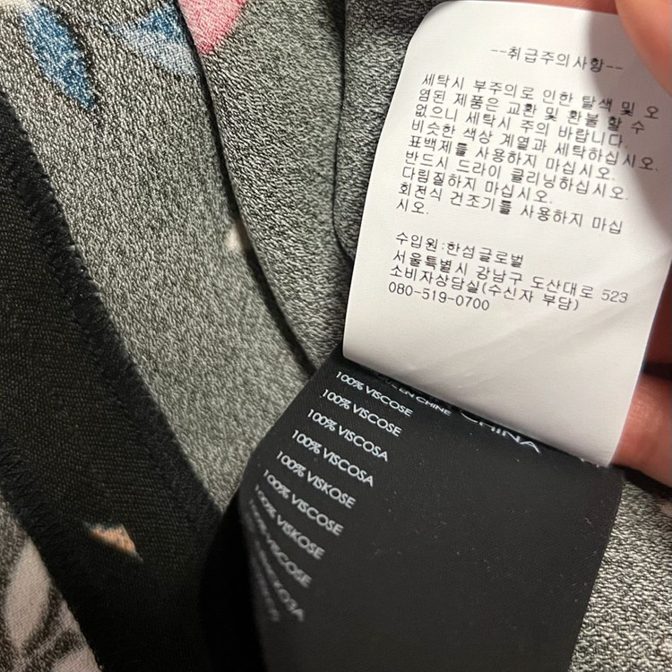 한섬 클럽모나코 CLUB MONACO 인견100% 로즈 패턴 스커트 플라워 레드 장미 플레어 블랙 롱치마 실키 새틴 이미지