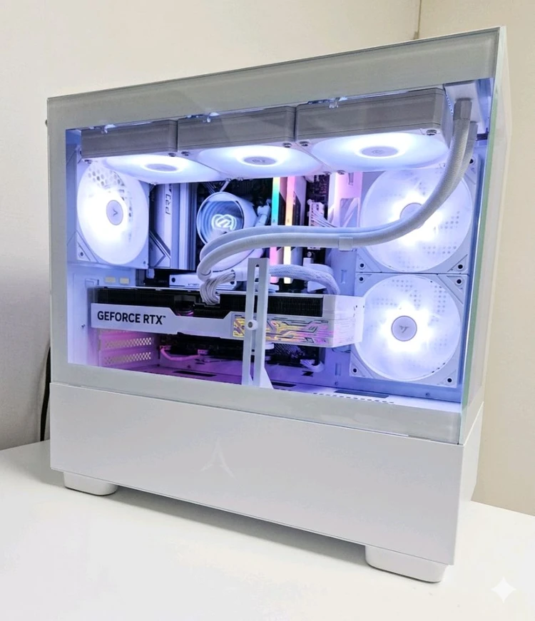 9800X3D RTX5080 화이트 데스크탑 이미지