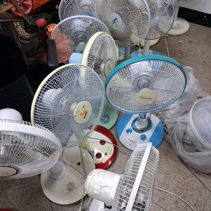 스탠드형 선풍기. 랜덤 발송 개당가격입니다 이미지