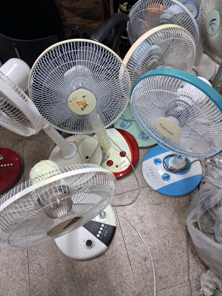 스탠드형 선풍기. 랜덤 발송 개당가격입니다 이미지