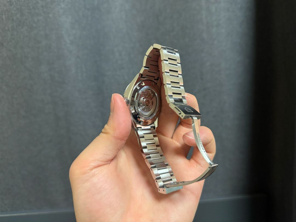 태그호이어 까레라 칼리버5 데이데이트 오토매틱 41mm 블랙 판매합니다 : ) 이미지