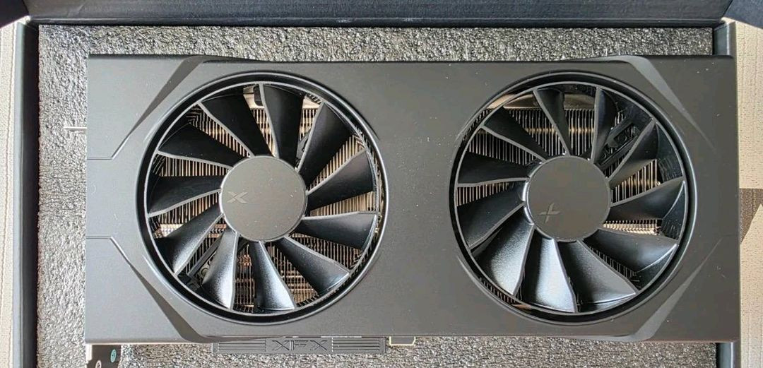XFX 라데온 RX 9060 XT 16GB 그래픽카드 이미지