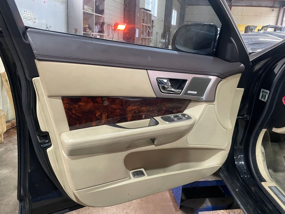 재규어 XF X250 / 실내 or 전장 및 외장 부품 판매합니다 이미지