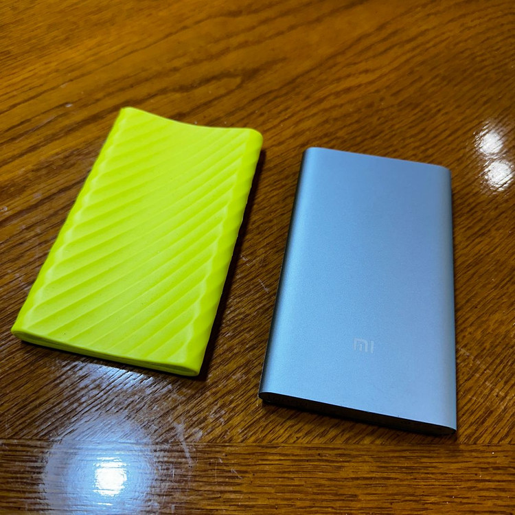 샤오미 보조배터리 미파워뱅크 프로 10000mAh USB-C + 실케 팝니다. 이미지