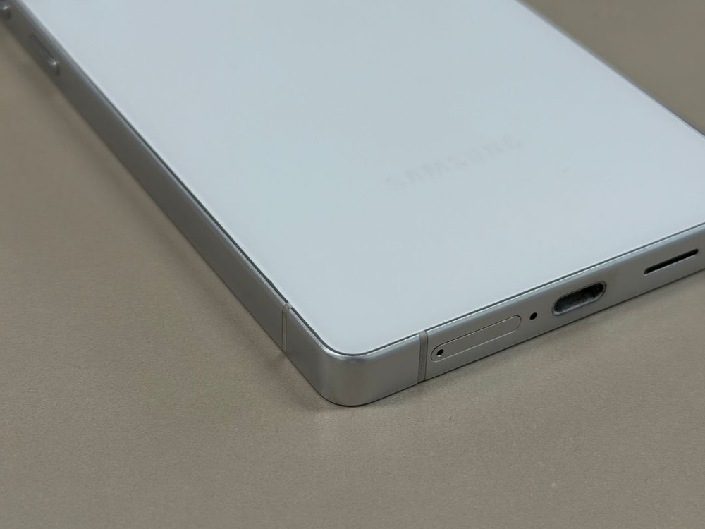 (109만원) 갤럭시S25울트라 1TB 화이트 자급제 정상해지 새폰급 공기계 25년3월개통 이미지