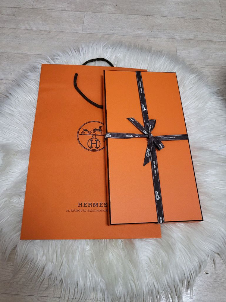 에르메스 숄 라시떼 스카프 라 누벨 시떼 까발리에 140 숄 블랑/ 그리스 /로즈 이미지