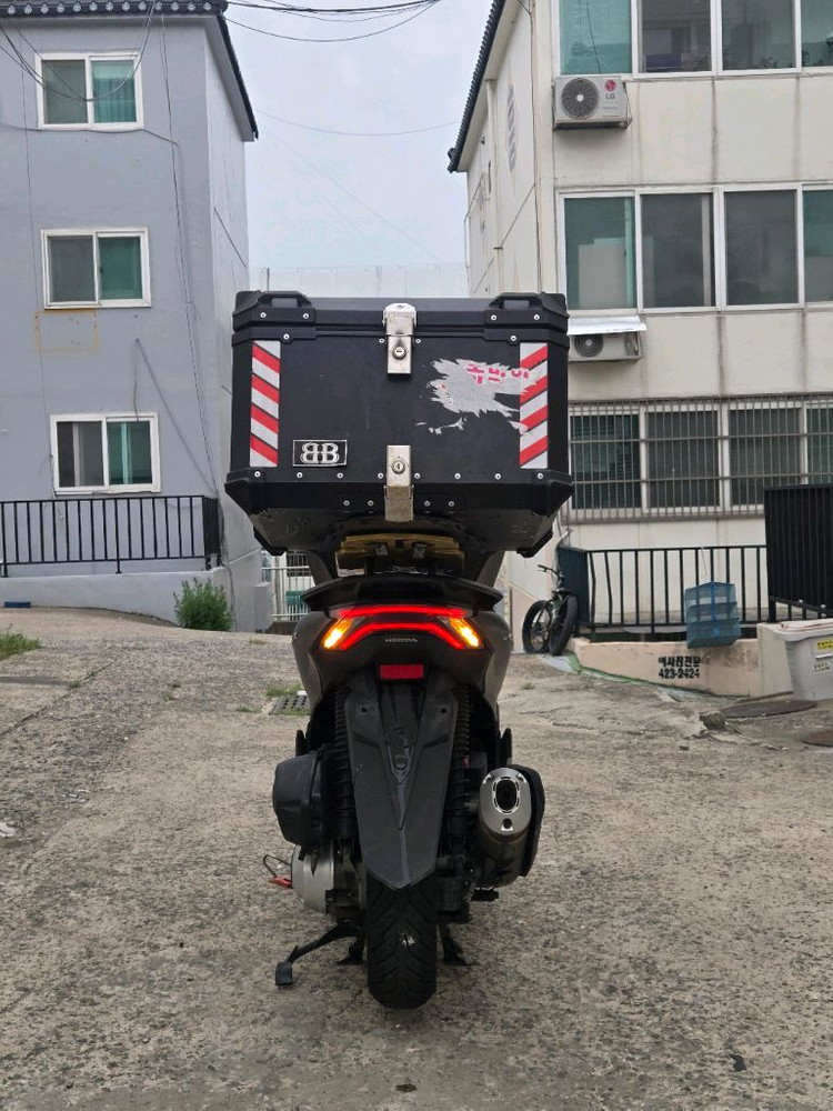pcx125 22년식 7.6만km 소모품 정비완료 배달셋팅 팝니다 이미지