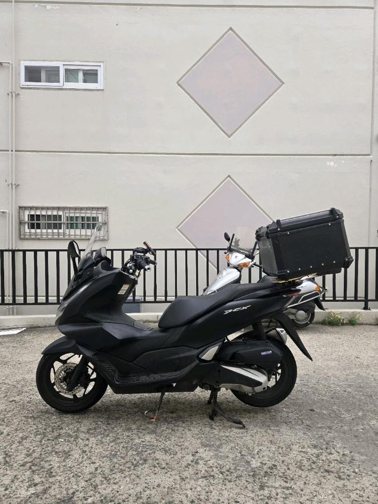 pcx125 22년식 7.6만km 소모품 정비완료 배달셋팅 팝니다 이미지