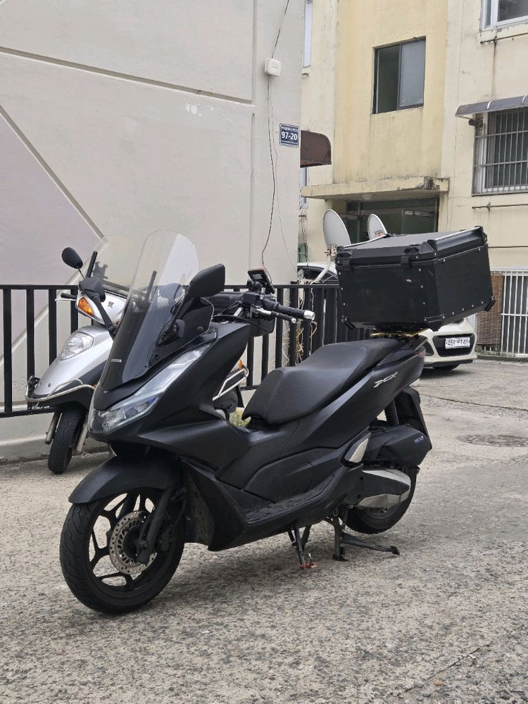 pcx125 22년식 7.6만km 소모품 정비완료 배달셋팅 팝니다 이미지