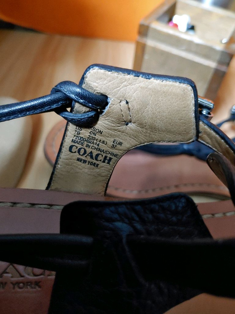 COACH코치 플랫 샌들(EU37표기235 추천사이즈240) 이미지