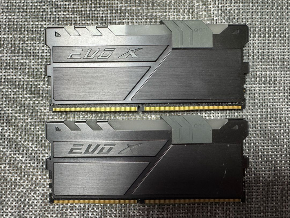 GeIL EVO X DDR4 3200 32GB (16GBx2) RGB 메모리 이미지