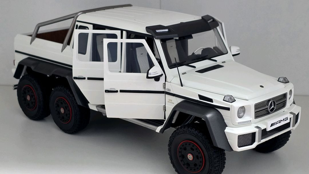 [1:18] 오토아트 메르세데스 벤츠 G63 AMG 6X6 화이트 이미지