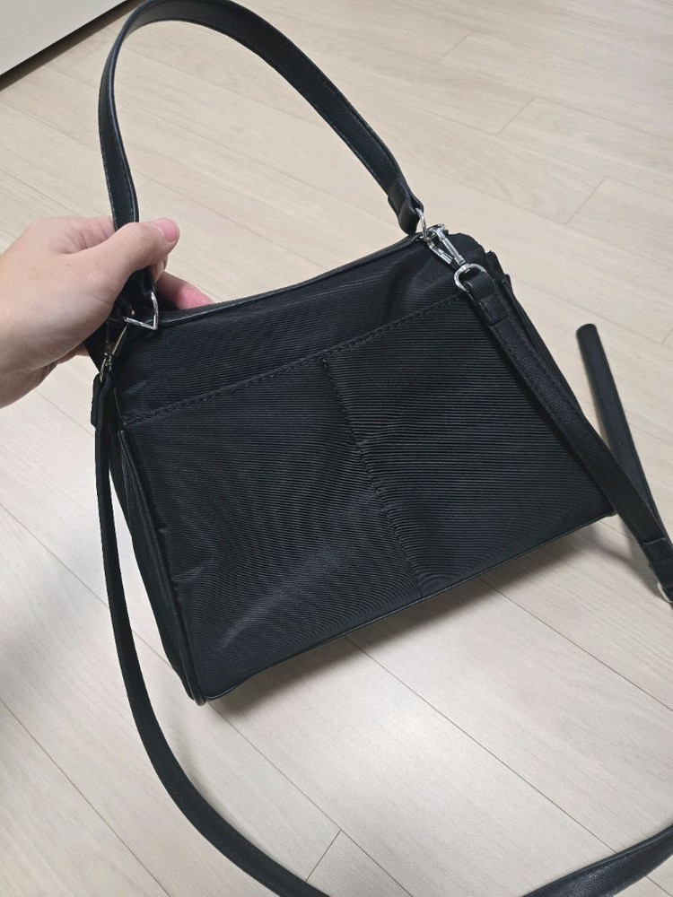 여성 블랙 나일론 크로스백 겸 숄더백 이미지