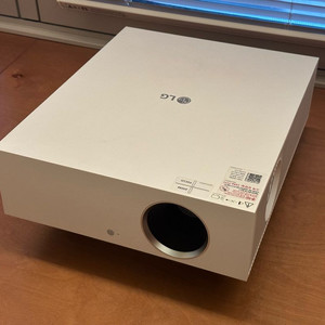 LG 시네빔 HU810PW 4K 프로젝터 이미지