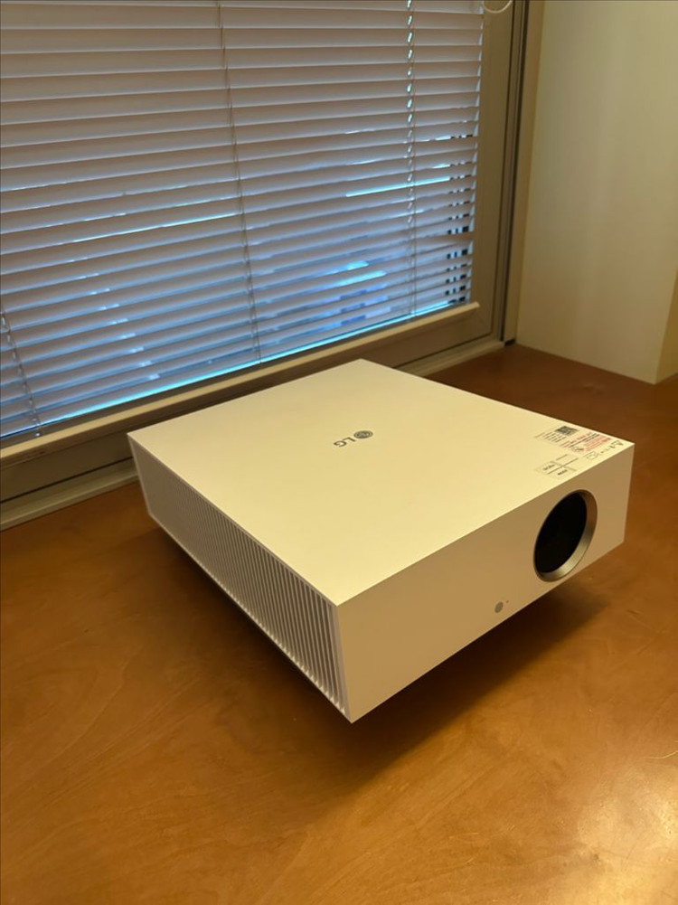 LG 시네빔 HU810PW 4K 프로젝터 이미지