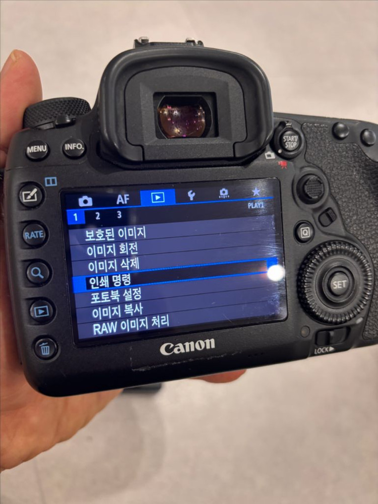 풀프레임 DSLR 카메라 이미지