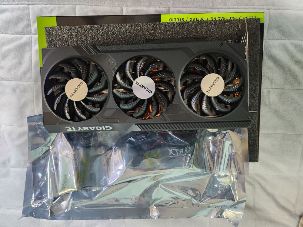 기가바이트 4070 Ti 그래픽카드 팝니다 이미지