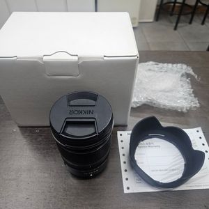 니콘 Z마운트 24-70mm F4 렌즈 이미지