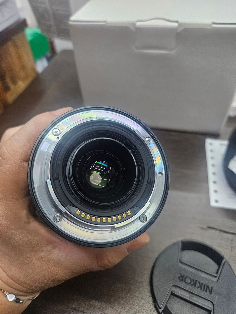 니콘 Z마운트 24-70mm F4 렌즈 이미지