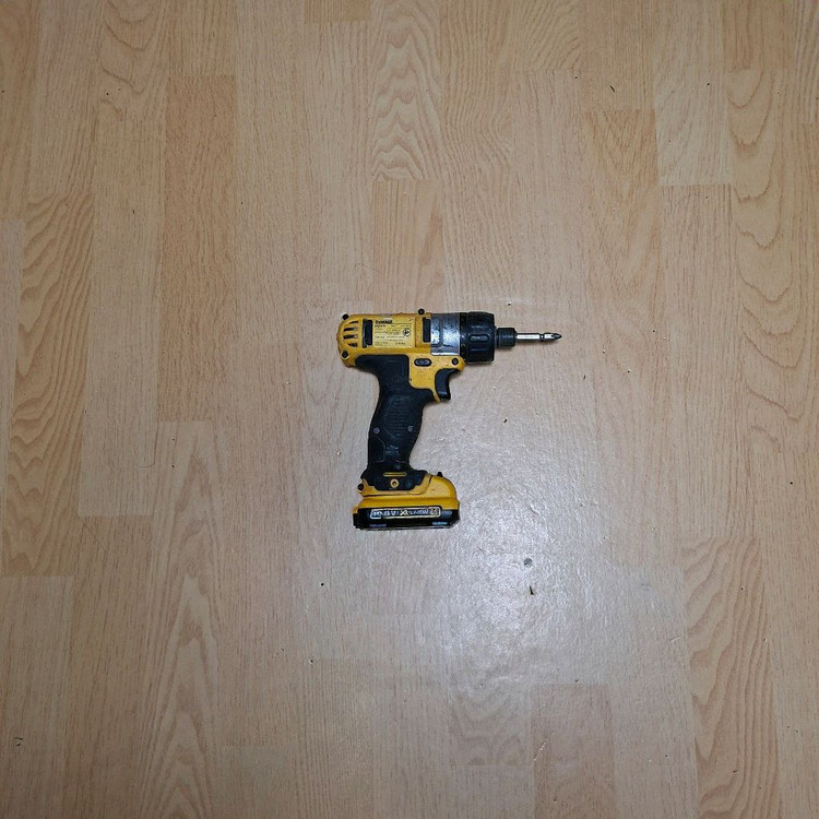 디월트 충전 스크류드라이버 전동 드라이버 컴팩트 12V DCF610 N 2A 배터리세트12V 충전 컷쏘 무선 컷소 이미지