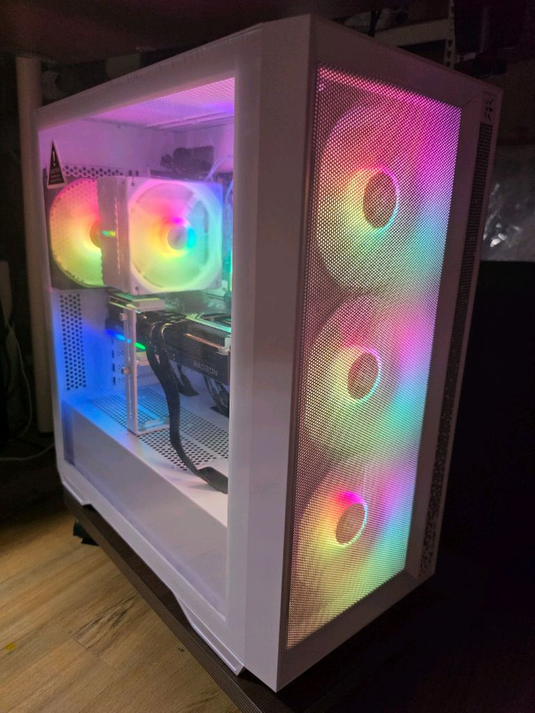 라이젠 9500F+RX 9070 XT 게이밍 컴퓨터 이미지