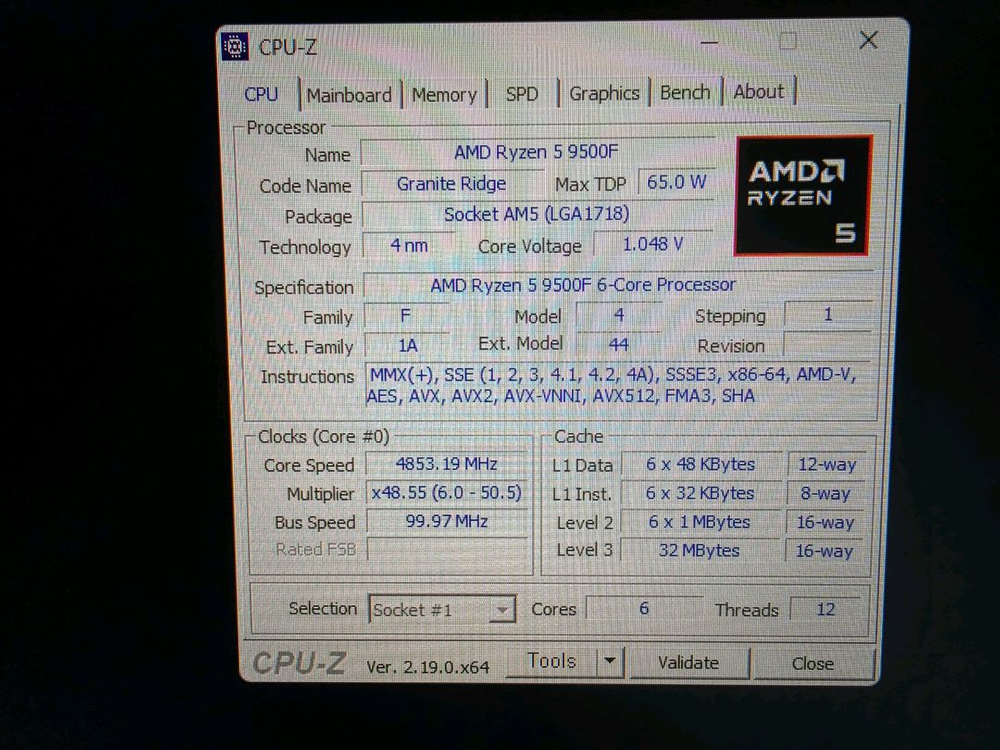 라이젠 9500F+RX 9070 XT 게이밍 컴퓨터 이미지