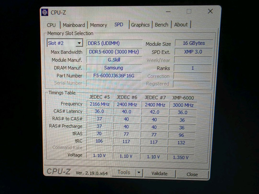 라이젠 9500F+RX 9070 XT 게이밍 컴퓨터 이미지