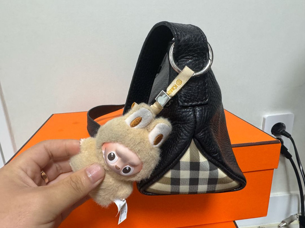 버버리 이스트웨스트 빈티지 숄더백 이미지