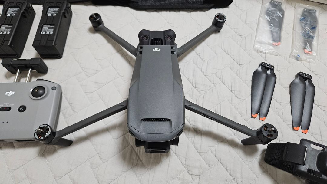 dji 매빅3(Mavic3) 플라이모어 콤보 양도합니다. 이미지