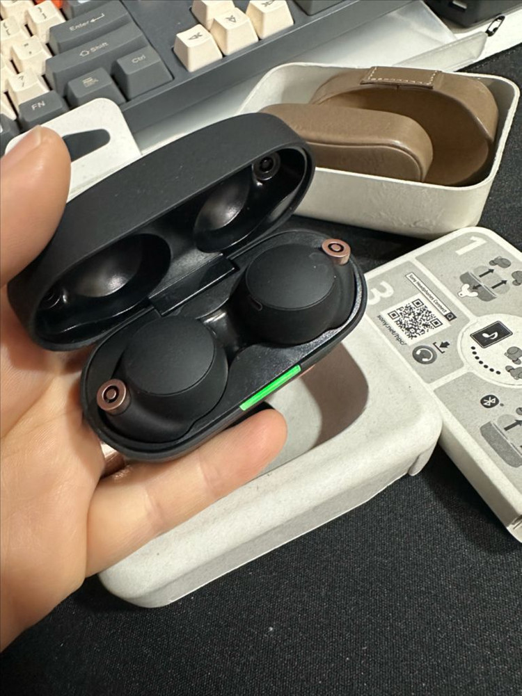 소니 WF-1000XM4 무선 이어폰 블랙 + 케이스 노이즈캔슬링 이미지