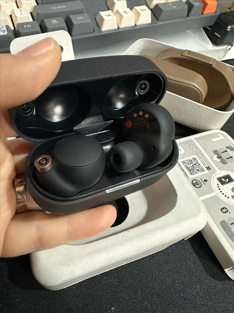 소니 WF-1000XM4 무선 이어폰 블랙 + 케이스 노이즈캔슬링 이미지